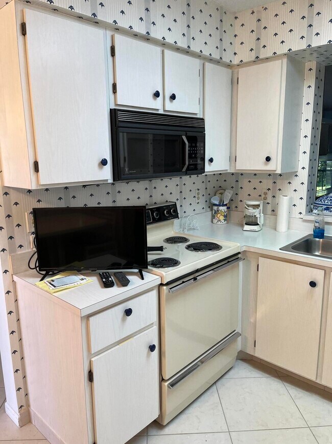 Building Photo - 7281 Amberly Ln