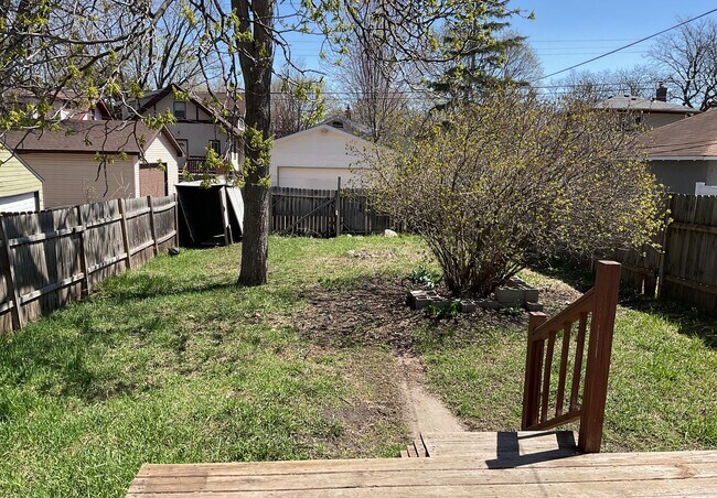 Building Photo - Updated 2 bedroom 2 bath in Mpls