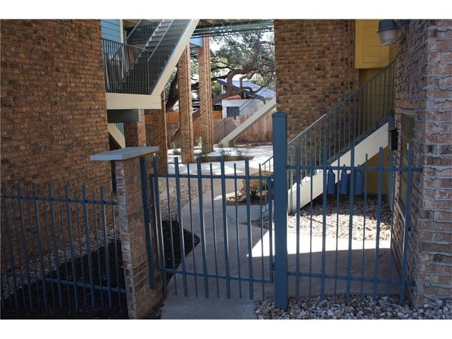 Foto del edificio - 513 S Park Dr