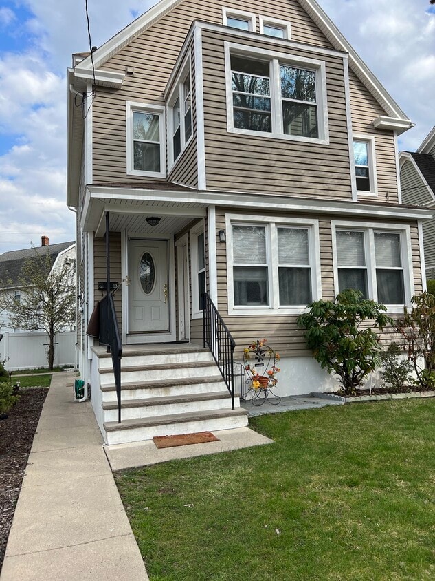 Primary Photo - 19 Feronia Way