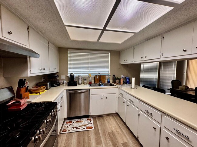 Foto del edificio - 5103 Summerset Trail