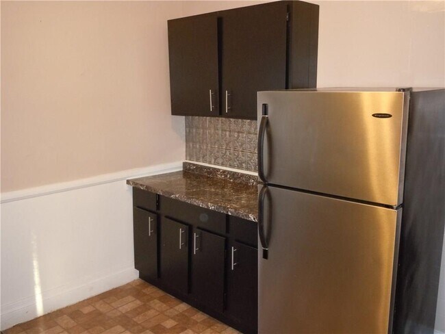 Building Photo - 2 Whalin St