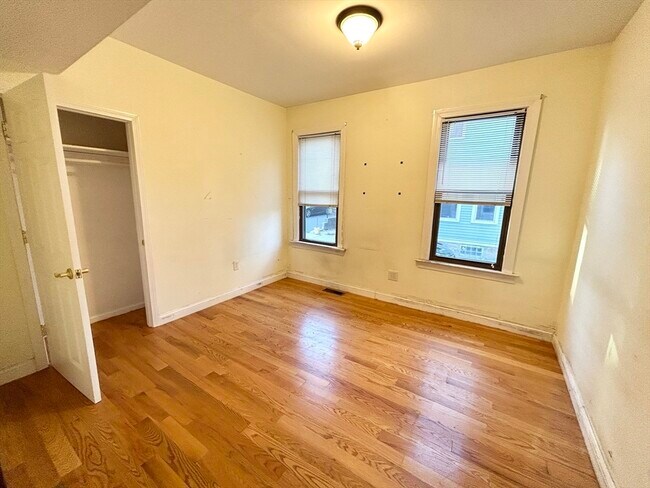 Building Photo - 1558 Tremont St