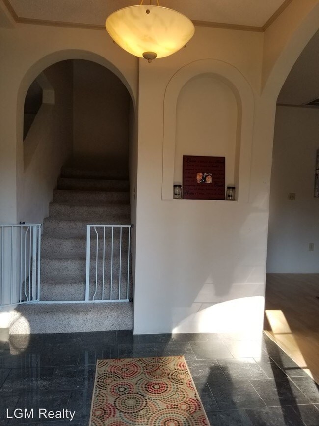 Building Photo - 3 br, 2.5 bath House - 250 Timber Creek