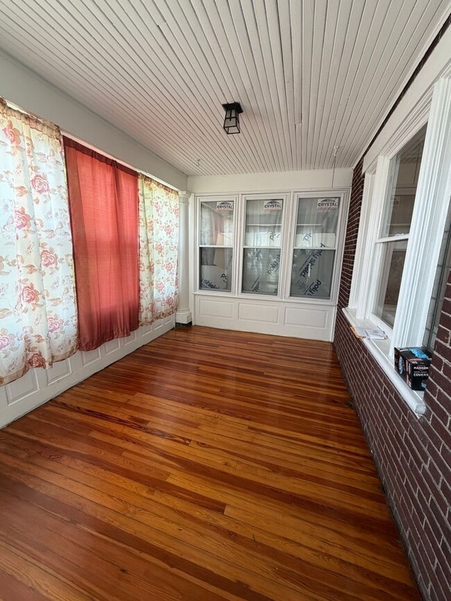 Building Photo - Spacious 3 Bedroom Home – Backyard + Porch Included!