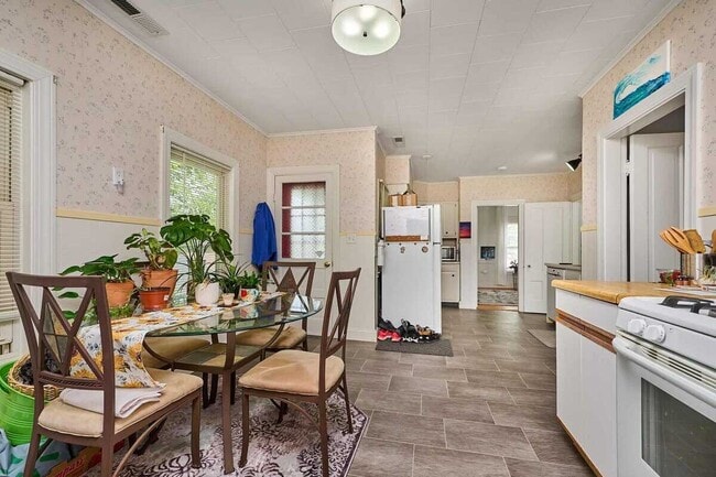 Building Photo - 46 Garfield Ave