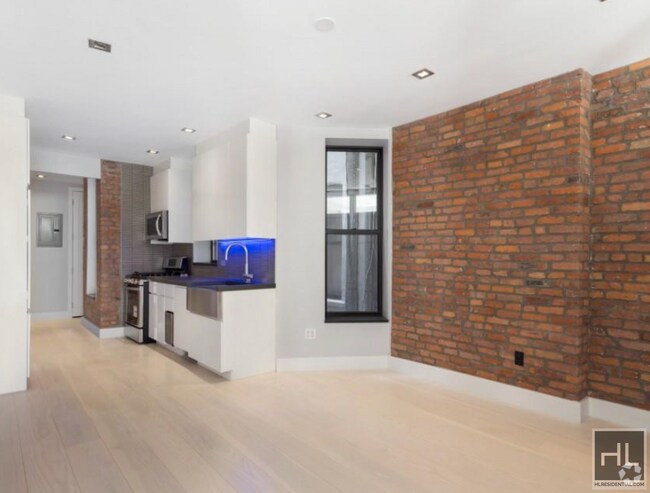 Building Photo - Renovated Lower East Side 3-Bedroom with E...