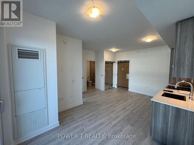 Building Photo - 15 Richardson St