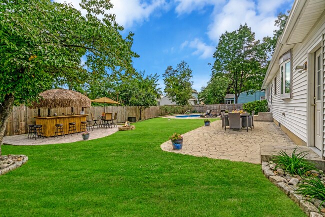 Foto del edificio - 3BR Ranch with In-Ground Pool & Garage in Toms River
