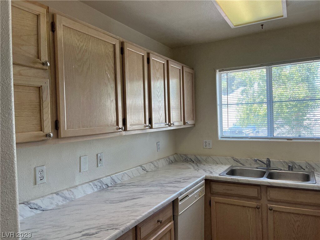 Foto del edificio - 4520 W Lake Mead Blvd