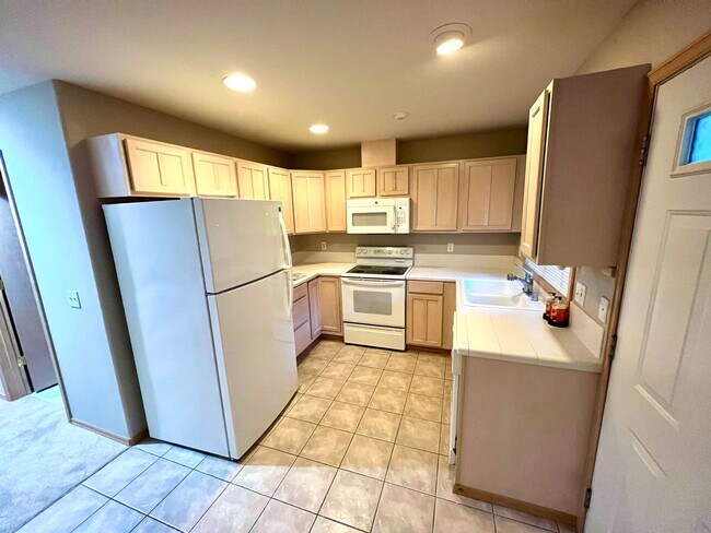 Foto del edificio - Charming 2 Bedroom Condo minutes from I5 a...