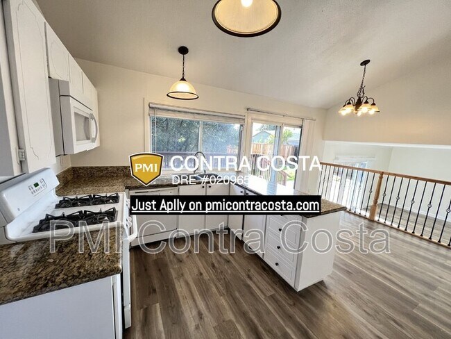 Building Photo - 2611 Biscay Way