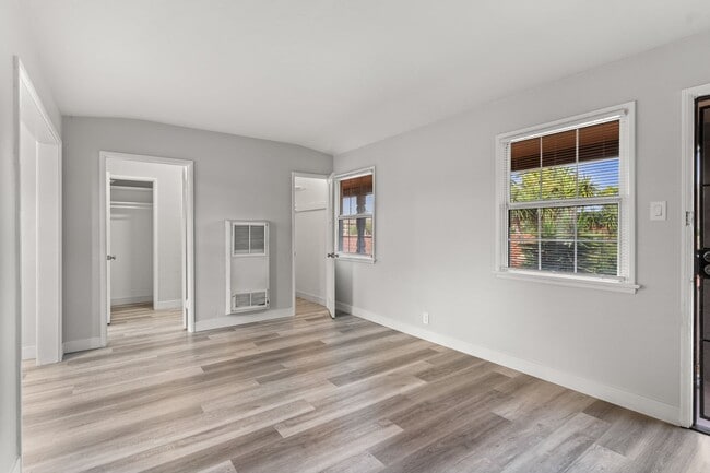 Building Photo - 801 St Louis Ave