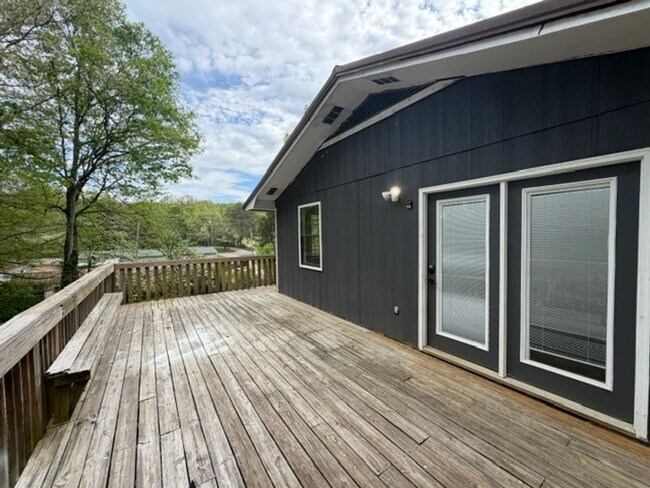 Foto del edificio - Lenoir City 37771 - 3 bedroom, 2 bath home - Contact Tara Hayes (865) 242-8010