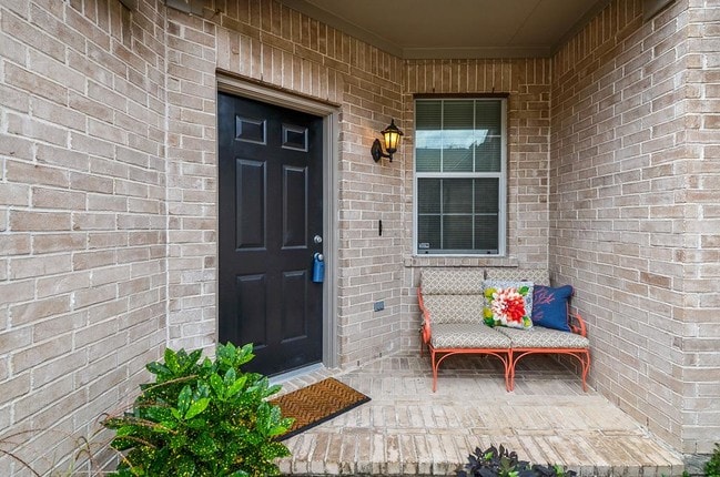 Building Photo - 2926 Meadowglen Cv
