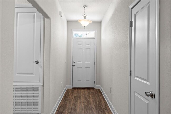 Foto del edificio - 3 bedroom 2 bathroom- GREAT Location in Pace!