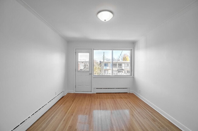 Salon - 5327 Rue Palmerston