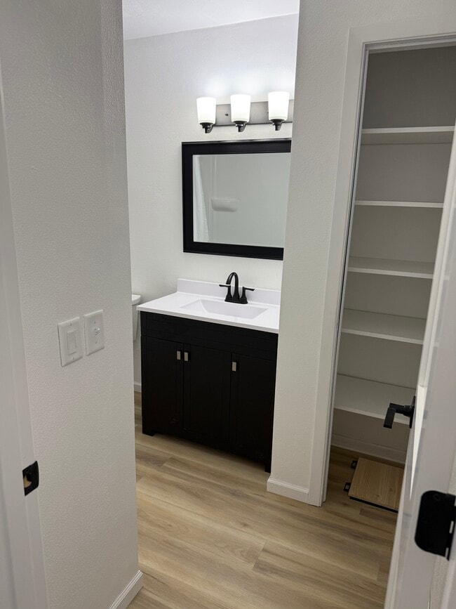 Foto del edificio - 250 Westridge Rd