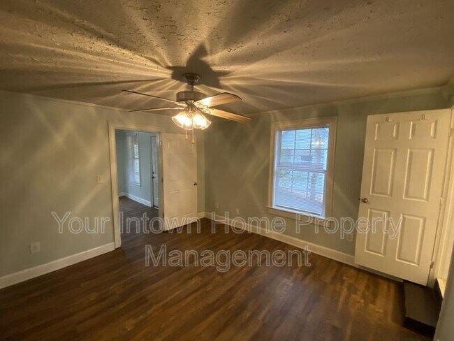 Building Photo - 1087 Woodland Ave SE