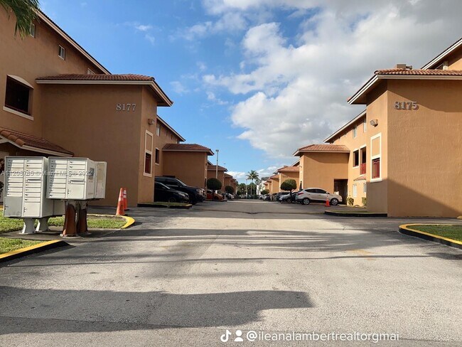 Foto del edificio - 8175 NW 8th St