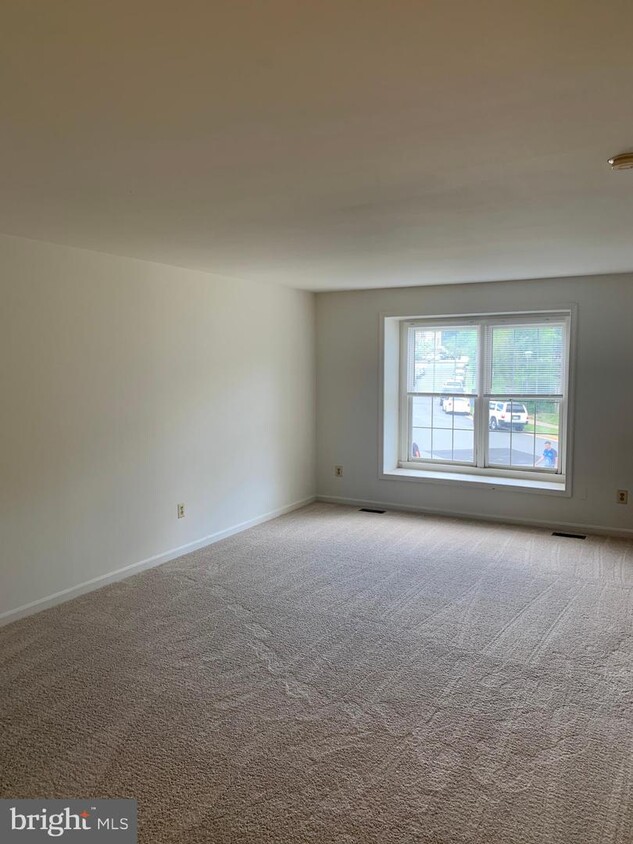 Primary Photo - 1405 Bluemont Ct