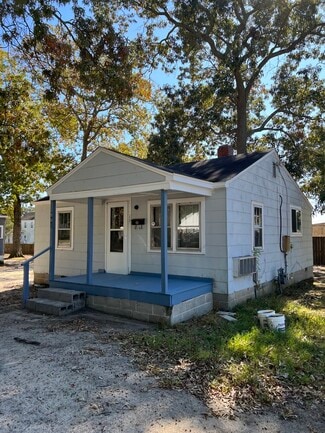 Building Photo - 901 Rapids St