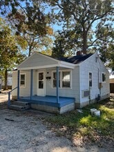 Building Photo - 901 Rapids St