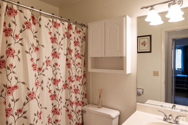 2 habitaciones, 1,5 baños, 1.088 pies cuadrados - Heritage Village Apartments