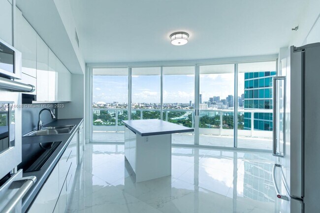 Foto del edificio - 2127 Brickell Ave