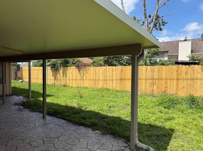 Building Photo - 14834 Charlmont Dr