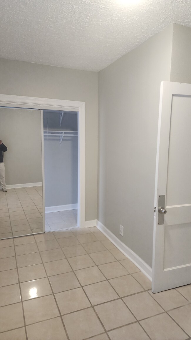 Foto del edificio - 1611 Elmwood Ave