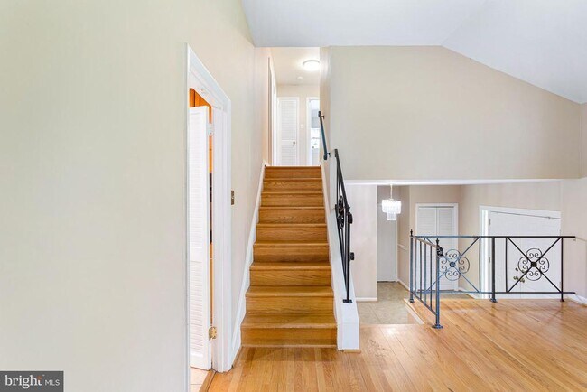 Foto del edificio - 6503 Friars Ct