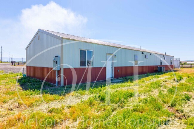 Foto del edificio - Country Home with Optional Horse Paddock Stalls