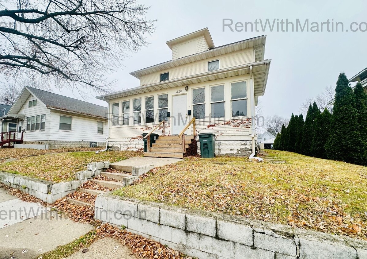 Primary Photo - 820 W 2nd St