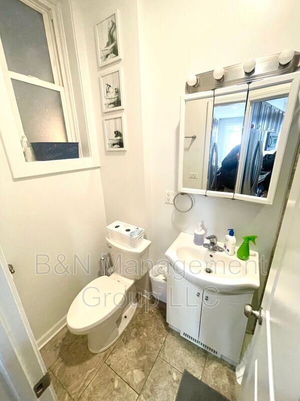 Foto del edificio - 2337 N. Janssen