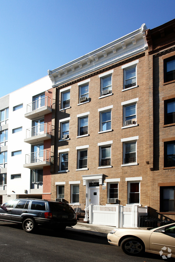 Building Photo - 346 21st St