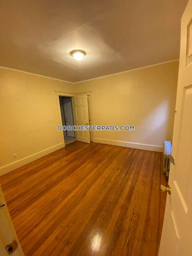 Building Photo - 21 Bentham Rd