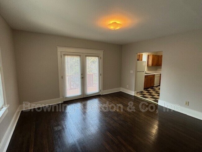 Building Photo - 608 Monroe St