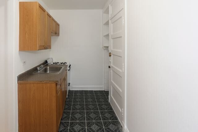 Building Photo - 3259 W Wrightwood Ave