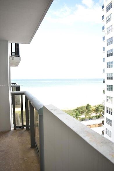Foto del edificio - 6039 Collins Ave