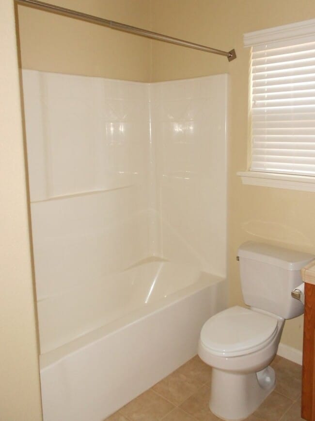 Foto del edificio - 3 bedroom 2 bath house in Yuba City