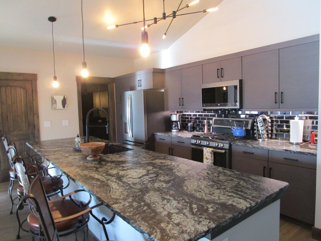 Foto principal - Delightful Monterra 2 Bed 2 Bath Condo wit...