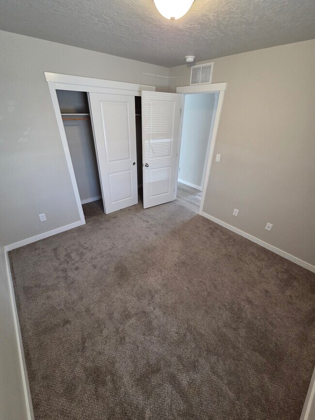 Foto del edificio - 17649 Desert Rdg Ave