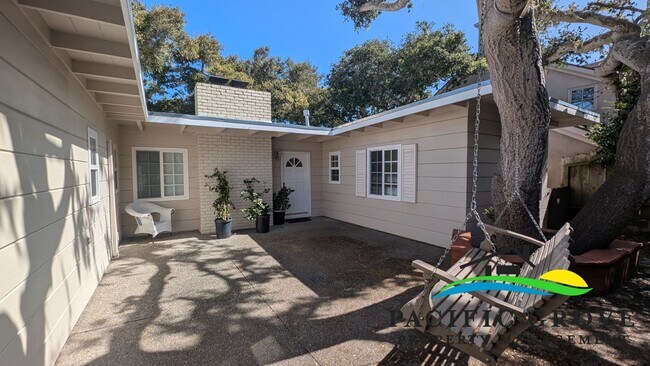 Foto del edificio - Charming New Monterey Home with Bay Views with all utilities included