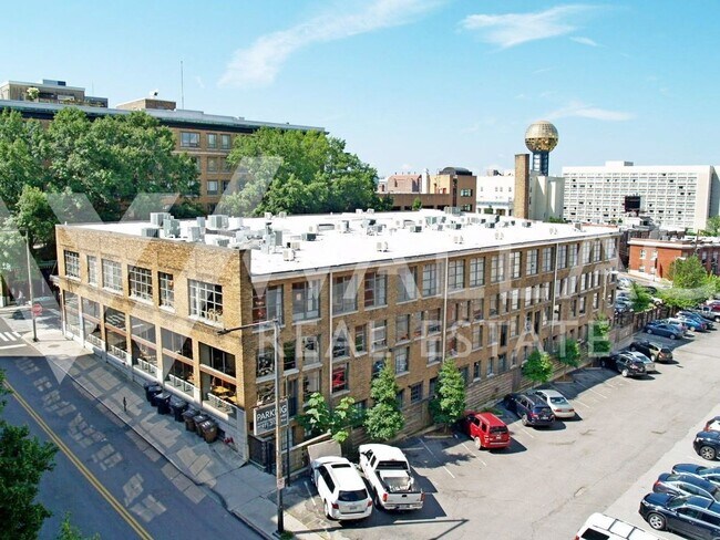 Foto del edificio - DOWNTOWN LIVING WITH PRIVATE GATED ENTRANC...