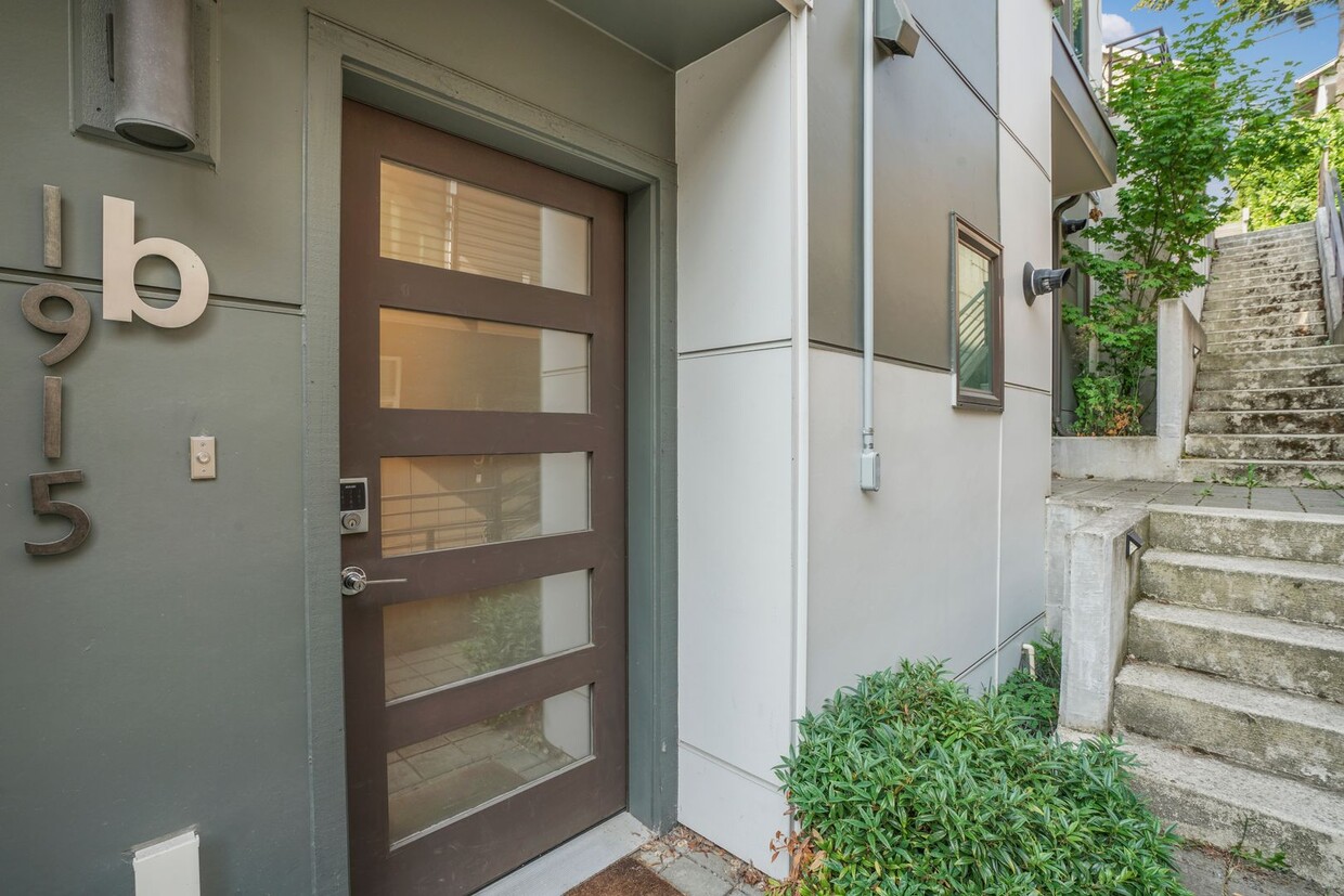 Foto principal - Modern Beacon Hill Townhouse Available for Rent!