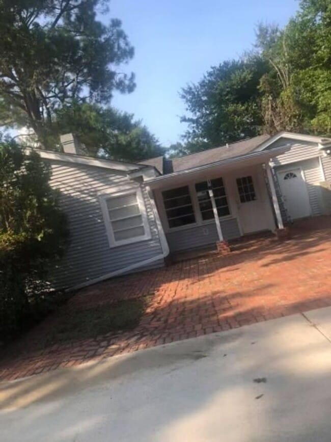 Building Photo - Charming home on Fairview St