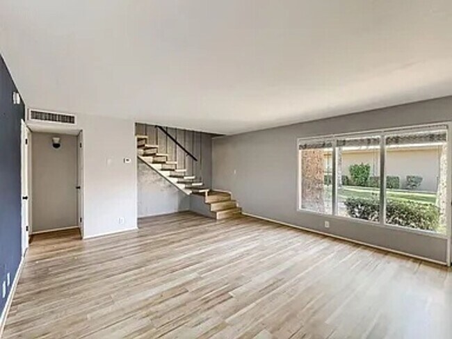 Foto del edificio - All Utilities Included! Charming 2-Bedroom...