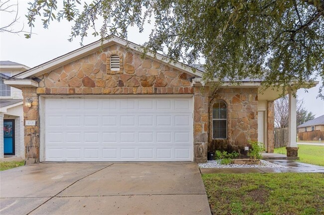 Foto del edificio - 1701 Golden Sunrise Ln