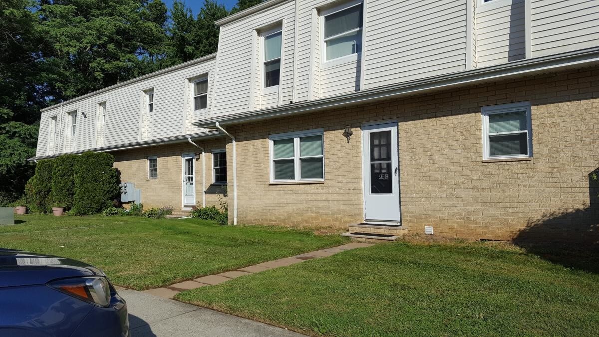 Parking/back entrance - 83 White St